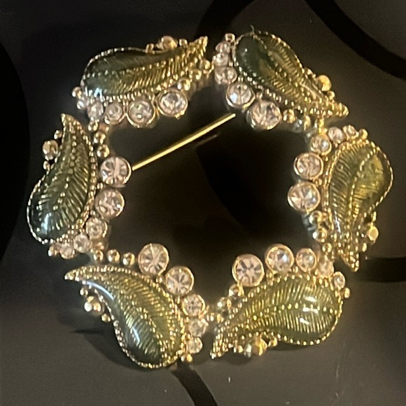 Vintage Monet Signed Brooch with Rhinestones green Saint Patrick - Picture 1 of 5